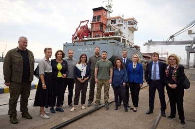 ウクライナ大統領、穀物の船積みを視察 輸出再開合意後初