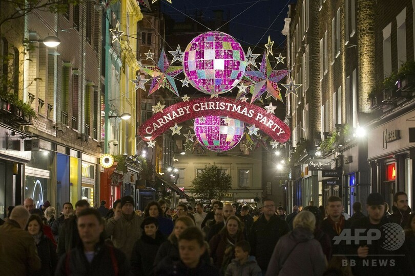 クリスマス前最後の週末、光で彩られた英ロンドンの中心部