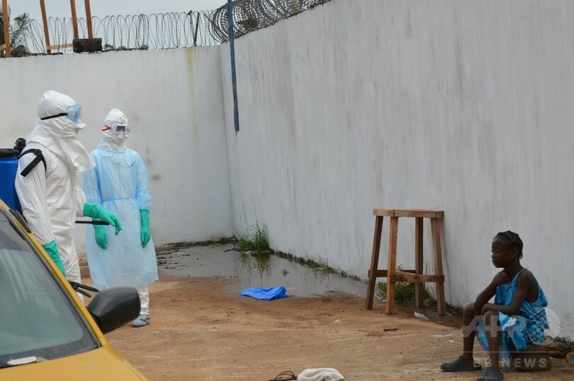 傷の癒えないエボラ孤児、社会復帰を支援 西アフリカ