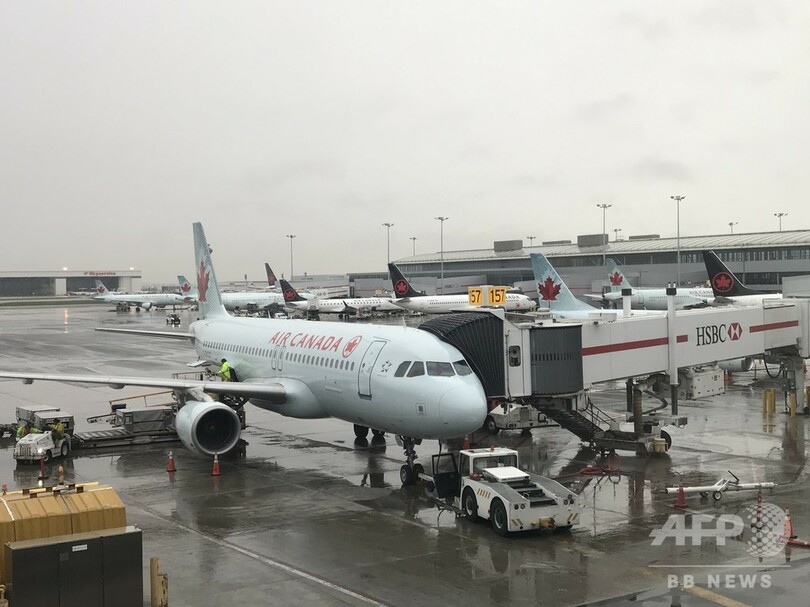 エア・カナダ機で寝入った乗客、真っ暗な無人の機内で目を覚ます