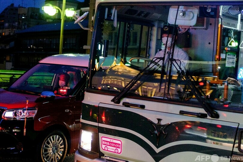 Tourists in Japan trapped in out-of-service bus resort to calling police