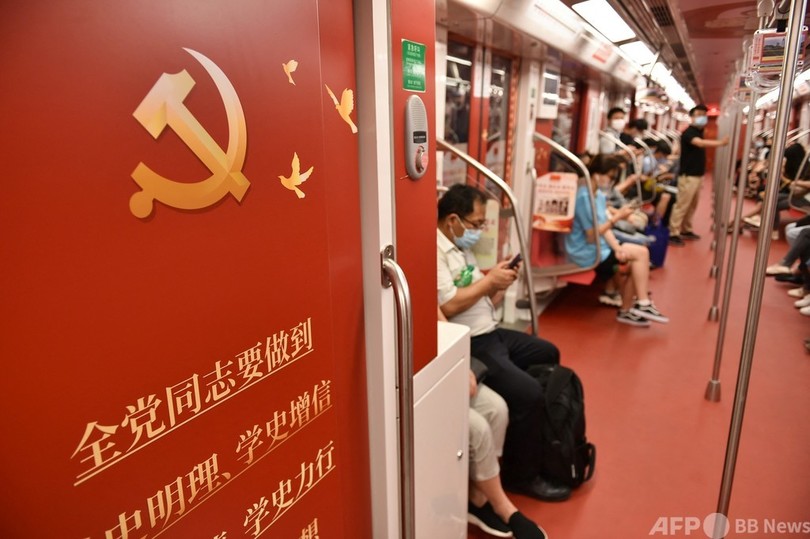 「党の言葉を聞け」 中国共産党創立100年、街角彩るプロパガンダ