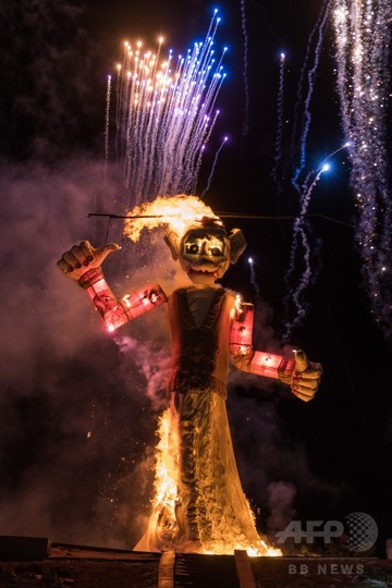 米ニューメキシコの祭り ゾゾブラ 燃える巨大人形 写真16枚 国際ニュース Afpbb News