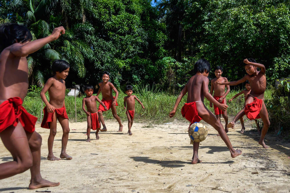 二つの世界をまたにかけるアマゾン奥地の先住民 写真10枚 国際ニュース：afpbb News