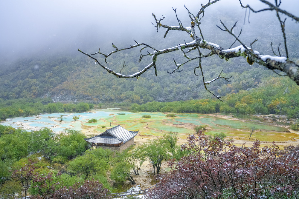 世界自然遺産、黄竜風景区で初雪 四川省 写真4枚 国際ニュース:AFPBB News