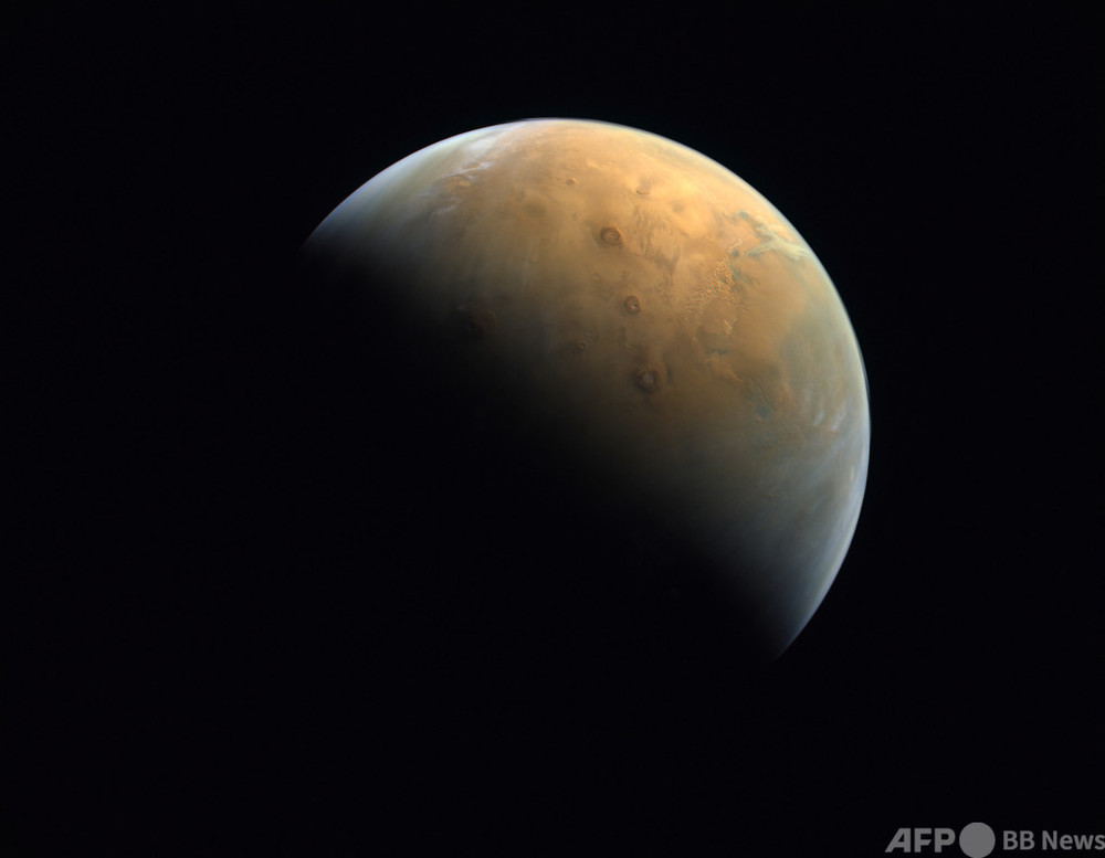 火星の画像公開、UAEの探査機「ホープ」が初撮影