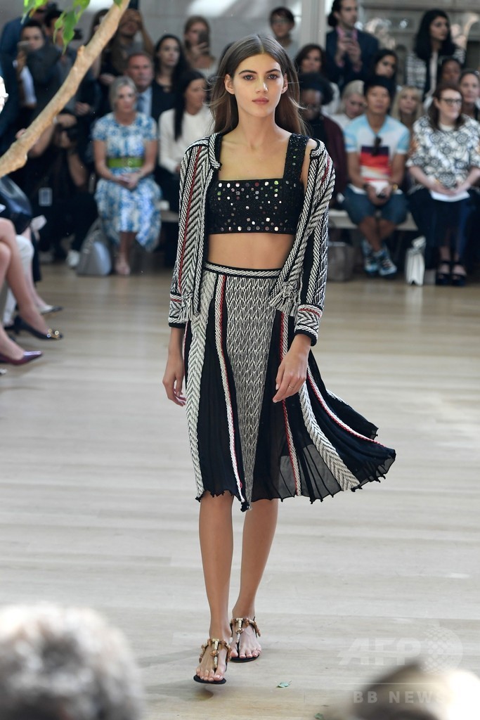 「オスカー・デ・ラ・レンタ」17年春夏