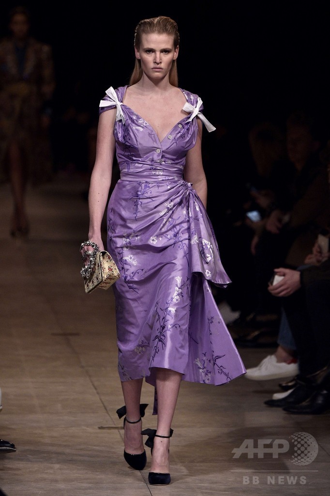 「ミュウミュウ」16/17年秋冬