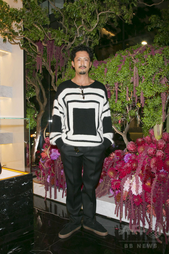 A・マックイーン、旗艦店オープンを祝し盛大なイベント