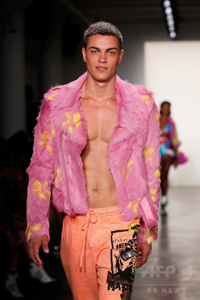 フィナーレにマイリー・サイラス、「ジェレミー・スコット」15年春夏