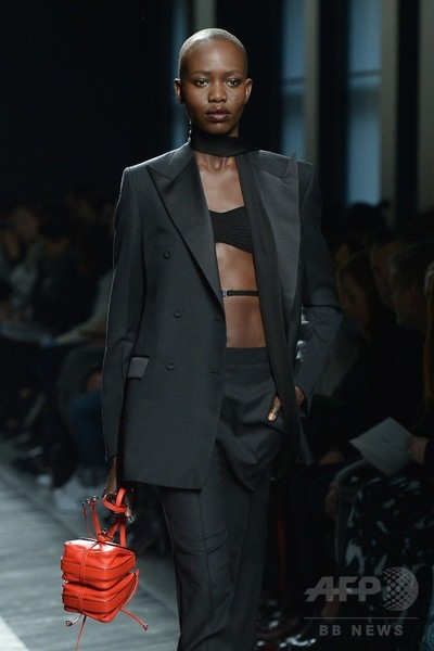 「ボッテガ・ヴェネタ」16/17年秋冬コレクション