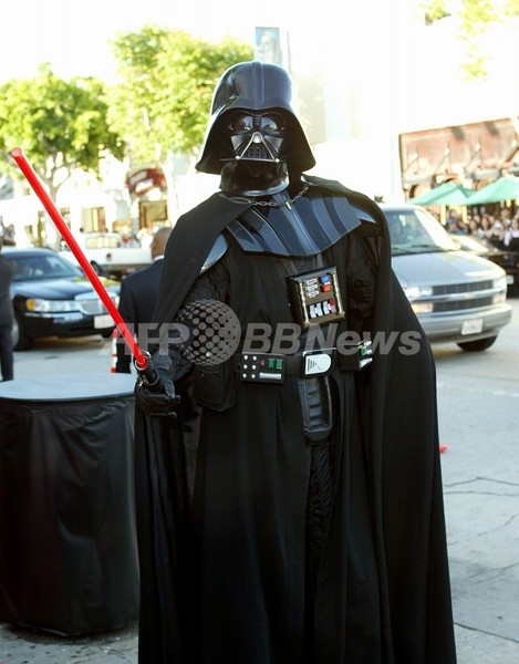 黒ゴミ袋マントのアル中「ダース・ベイダー」、暴行罪で有罪判決 写真1