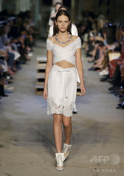 「ジバンシィ」16年春夏コレクション