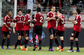 ドバイ･チャレンジカップ2012（Dubai Challenge Cup 2012）は4日行われ、ACミラン（AC Milan）はパリ・サンジェルマン（Paris Saint-Germain）に1-0で勝利した。

得点を喜ぶACミランの選手（2012年1月4日撮影）。(c)AFP/MARWAN NAAMANI