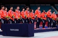 東京五輪、柔道混合団体決勝。銀メダルを獲得し、表彰式に臨む日本の選手（2021年7月31日撮影）。(c)Jack GUEZ / AFP