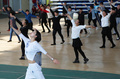 中国・河南省にある体育館で、政府考案の「12パターン」の広場ダンスを披露する愛好家たち（2016年4月1日撮影、資料写真)。(c)CNS/王双正