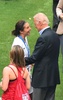 女子サッカーW杯カナダ大会・決勝、米国対日本。ジョー・バイデン米副大統領から祝福を受ける米国のカーリー・ロイド（2015年7月5日撮影）。(c)AFP/NICHOLAS KAMM
