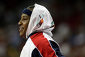 ベンチで戦況を見守る米国のカーメロ・アンソニー（%%Carmelo Anthony%%）。(c)AFP/Getty Images Jamie Squire