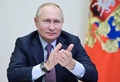 ロシア・モスクワ郊外ノボオガリョボの大統領公邸で、政府関係者とビデオ会議に臨むウラジーミル・プーチン大統領。スプートニク提供（2021年12月24日撮影）。(c)Alexey NIKOLSKY / Sputnik / AFP