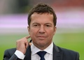 13-14ドイツ・ブンデスリーガ1部第8節、バイヤー・レバークーゼン（Bayer Leverkusen）対バイエルン・ミュンヘン（Bayern Munich）。スタジアムに姿を見せた元ドイツ代表のローター・マテウス（Lothar Matthaus）氏（2013年10月5日撮影）。(c)AFP/CHRISTOF STACHE