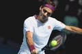 全豪オープンテニス、男子シングルス準々決勝。リターンを打つロジャー・フェデラー（2020年1月28日撮影）。(c)Greg Wood / AFP