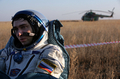 国際宇宙ステーション（ISS）滞在を終え、カザフスタン北方のアルカリク（Arkalyk）近郊に無事帰還したロシアのセルゲイ・ボルコフ（Sergei Volkov）宇宙飛行士(2008年10月24日撮影）。(c)AFP/DMITRY KOSTYUKOV