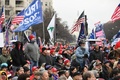 米ワシントンに集結したドナルド・トランプ大統領の支持者（2021年1月5日撮影）。(c)SAUL LOEB / AFP
