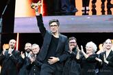 ベルリン映画祭、イルケル・チャタク監督『Yellow Letters』が金熊賞