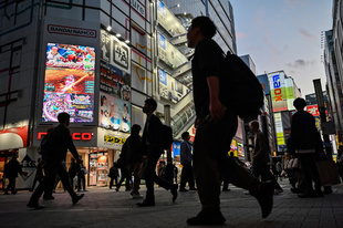 日本の出生率1.20で過去最低 8年連続低下