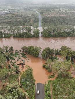 豪内陸部で洪水、家畜1.6万頭に被害 首相が現地視察 写真4枚 国際