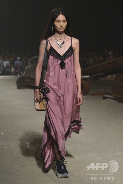 コーチ」19年春夏ランウェイに水原希子、コウヘイら 写真66枚 マリ