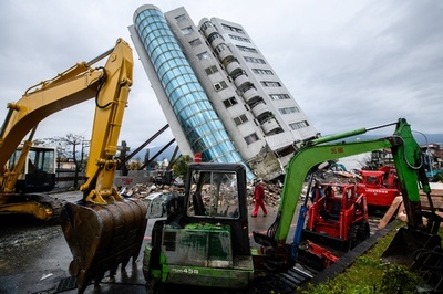 台湾地震、傾いたビルの建設責任者を拘束