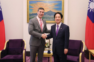 台湾副総統、経由地NY到着 パラグアイへ 中国反発