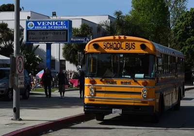 米スクールバスに爆発物、CIAが訓練後に回収せず