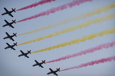 マラガで国際航空フェスティバル、スペイン軍機などアクロバット披露