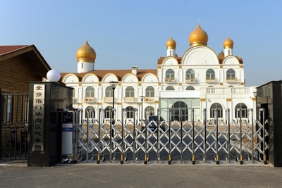  まるでクレムリン、北京郊外の新庁舎に批判