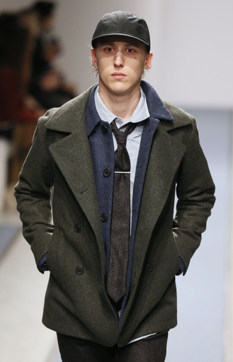 サラリーマンのスーツ姿から着想、「ジュリアン・デイヴィッド」15/16年秋冬メンズ