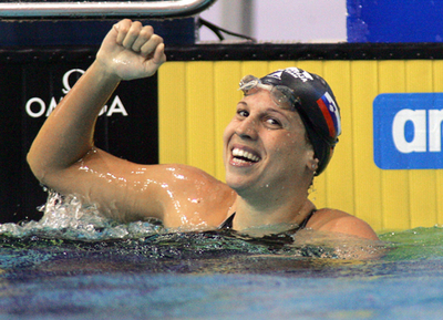 Carman 女子200メートル背泳ぎを制す