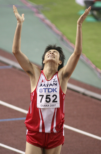 成迫 男子400メートルハードルで準決勝進出