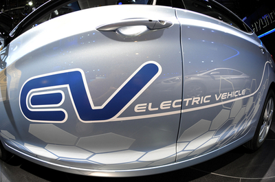 エコカー戦略描けぬ米自動車メーカー、鈍い市場に二の足