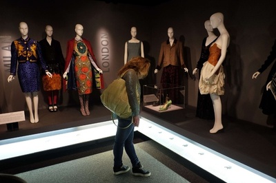 世界の新興ファッション都市紹介する展覧会開催、米NY