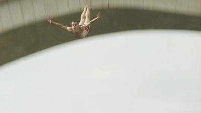 動画：世界遺産の橋からダイブ、伝統の高飛び込み大会 ボスニア