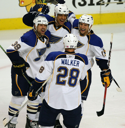 ブルース ブラックホークスを降し4連勝