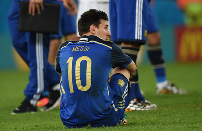 【写真】W杯決勝で敗戦喫し落胆するアルゼンチン