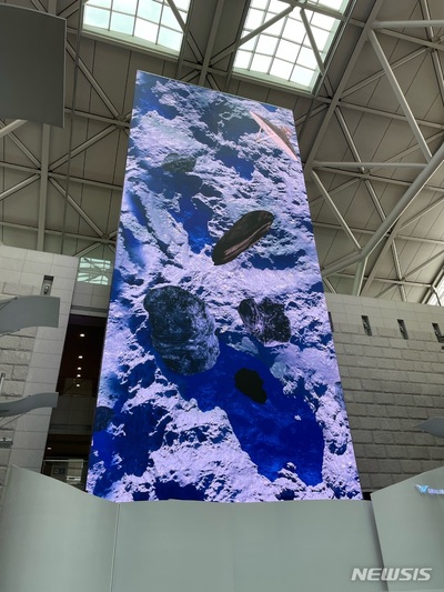 飛行機乗る前に「NFTアート」見てください – KOREA WAVE