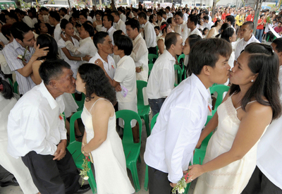 バレンタインデーに集団結婚式、フィリピン