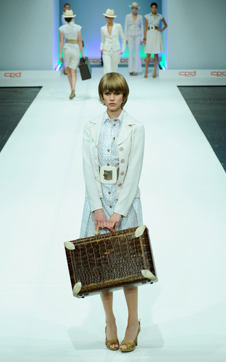 ドイツ・デュッセルドルフの国際見本市でファッションショー