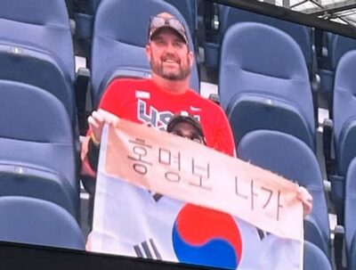 韓国代表敗退、海を越えた大ブーイング…米LAの大型ビジョンに映し出された「ホン・ミョンボ出ていけ」