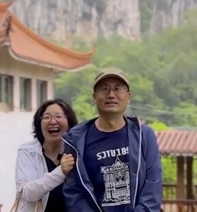 中国人女性 卒業後の初任給で両親に「愛の配当」