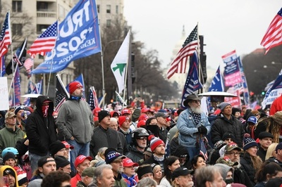 トランプ氏の支持者、米首都に続々集結 大統領選結果承認を前に